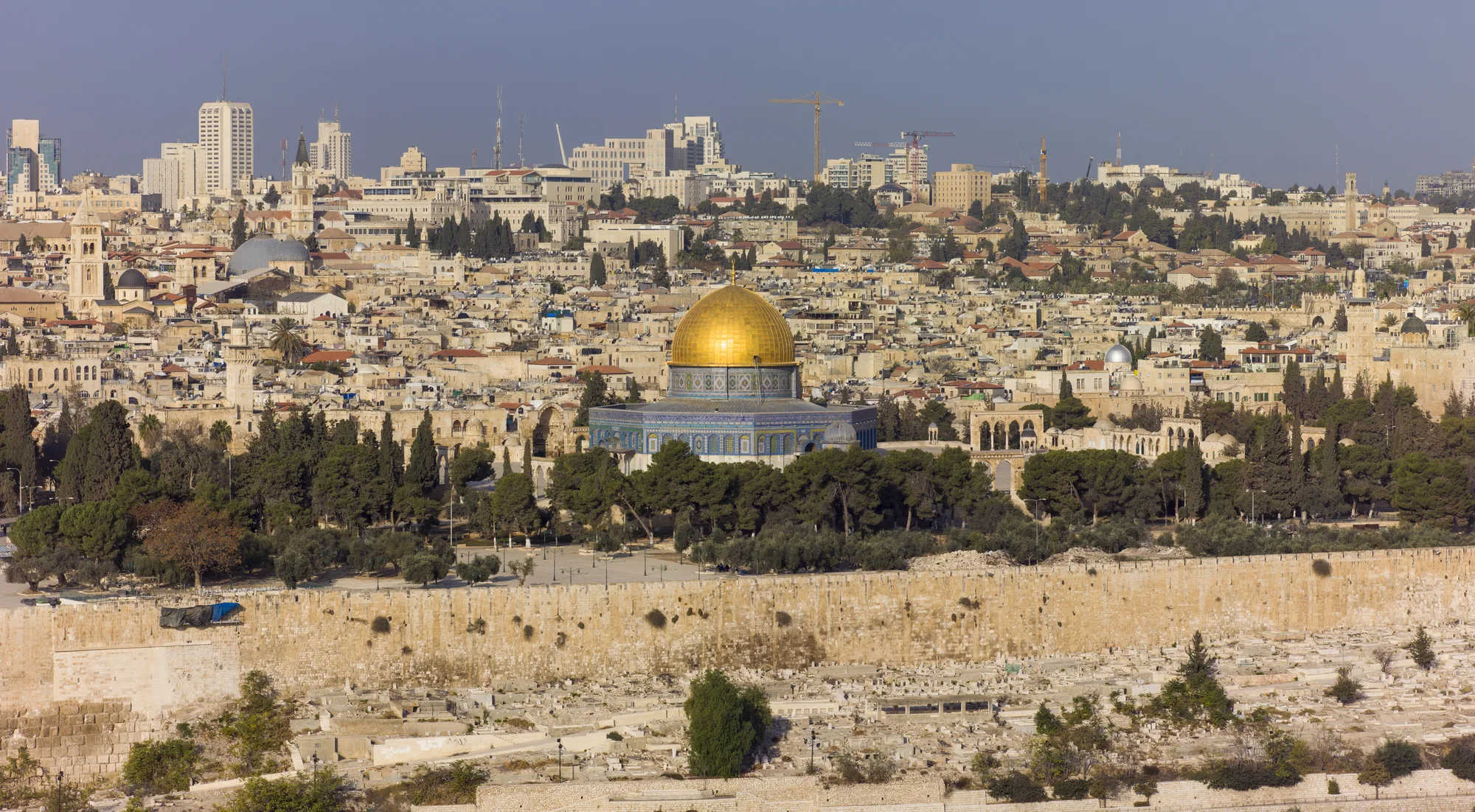 הר הבית והעיר העתיקה באור חם